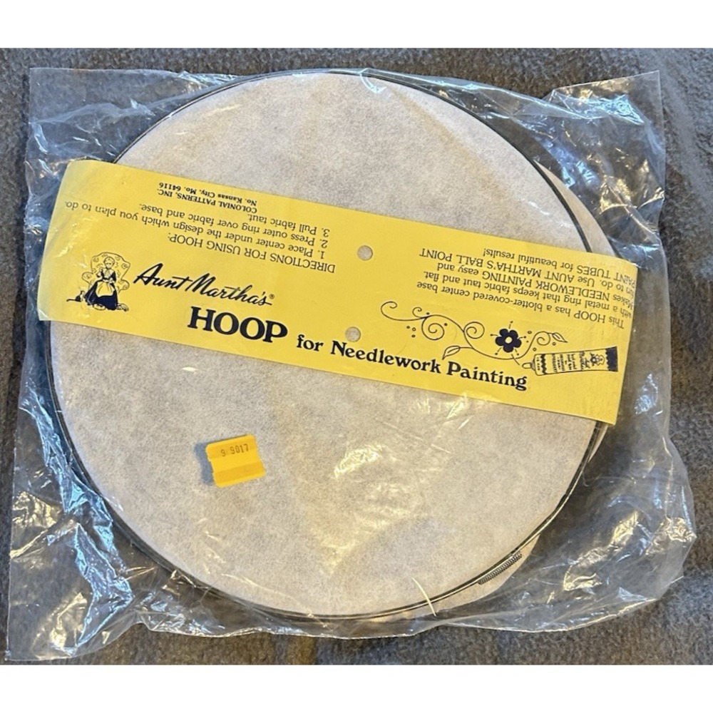 Aunt Martha's Ballpoint Fabric Paint Hoop. New In Package 10 Inch